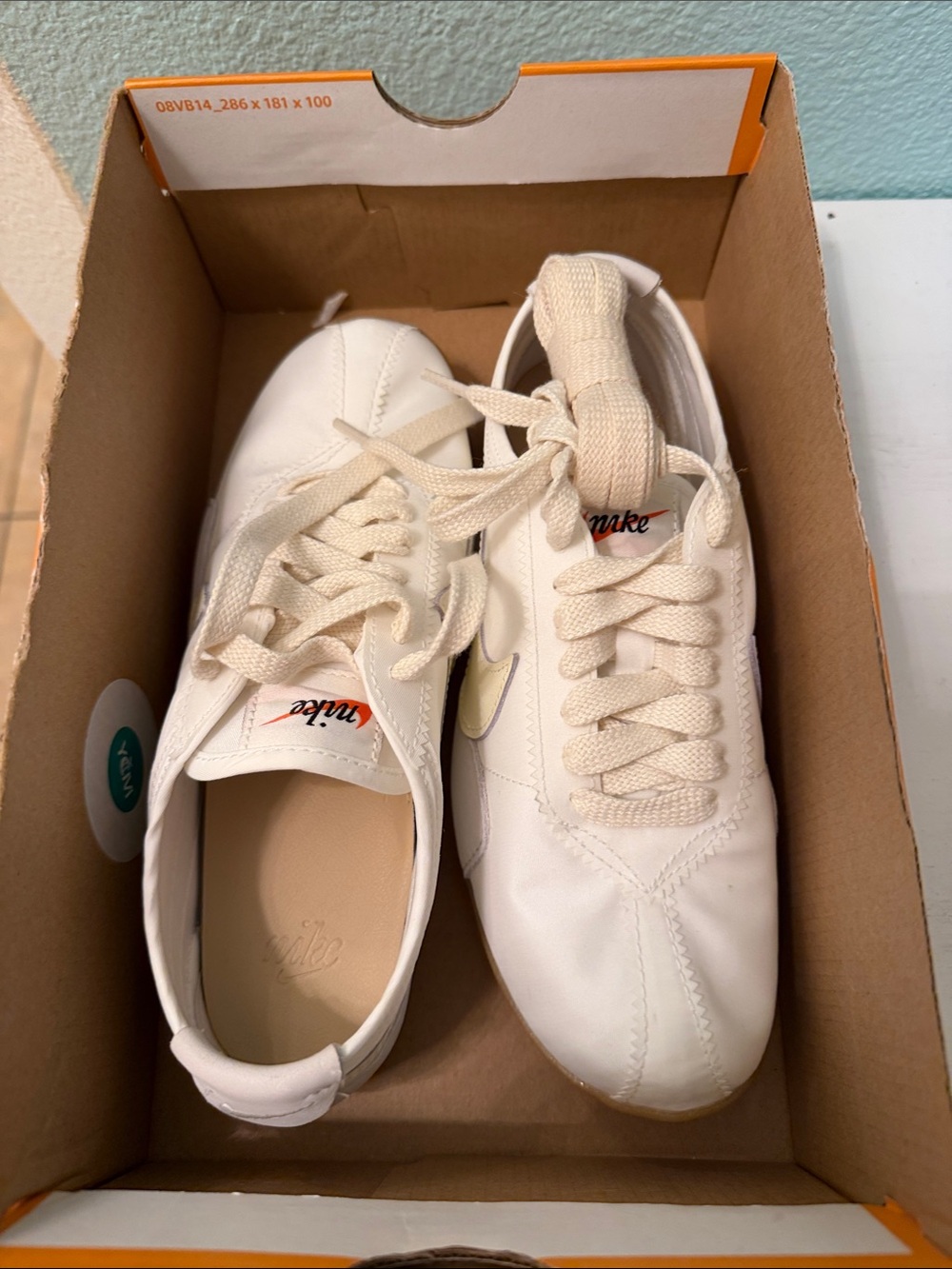 Nike Women's Off-White/Beige Retro Leather Sneakers